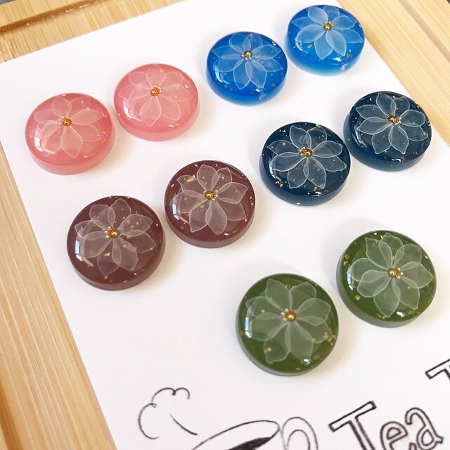 選べる5カラー☆煌めきflowerピアスの画像1枚目