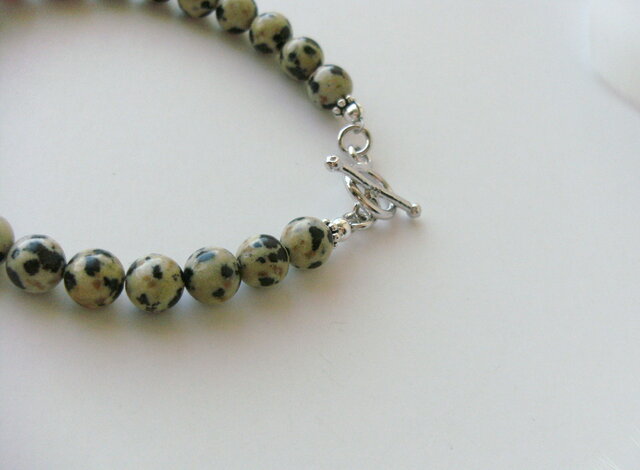 レッドコーラルとダルメシアンジャスパーのブレスレット | iichi