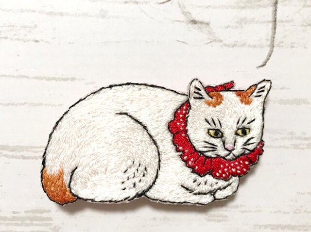 手刺繍浮世絵ブローチ*高橋松亭「白猫」Ⅱの画像1枚目