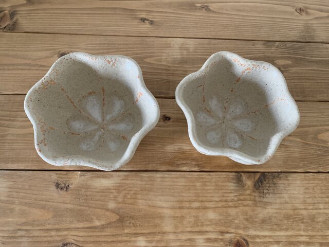 花花な器2個セットの画像1枚目