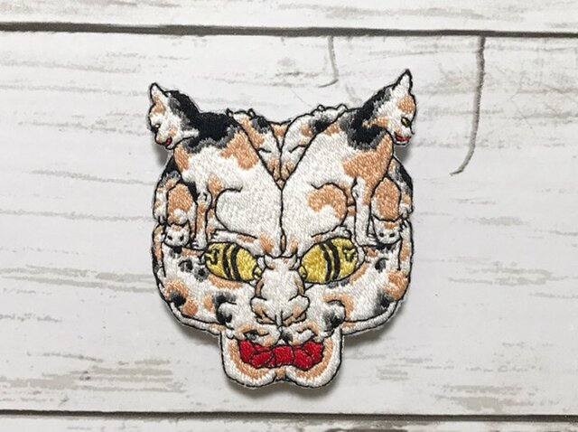 手刺繍浮世絵ブローチ*歌川芳藤「五拾三次之内猫之怪」よりの画像1枚目