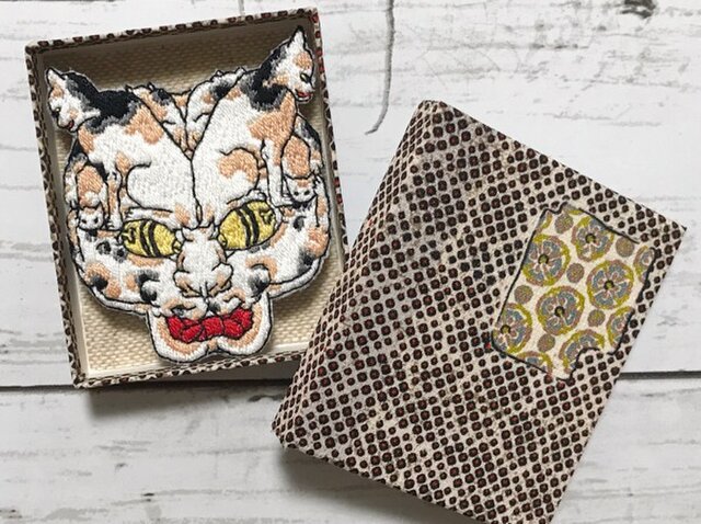 手刺繍浮世絵ブローチ＊歌川芳藤「五拾三次之内猫之怪」より | iichi