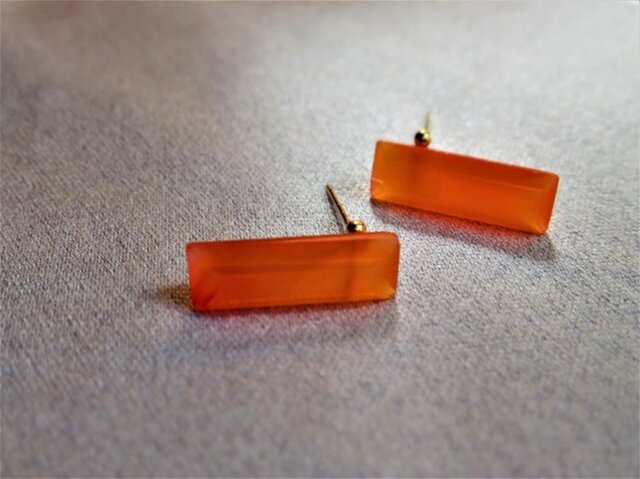 再々出品***14Kgf 宝石質 カーネリアン longレクタングルファセットカット スタッドピアス/ノンホールピアスの画像1枚目