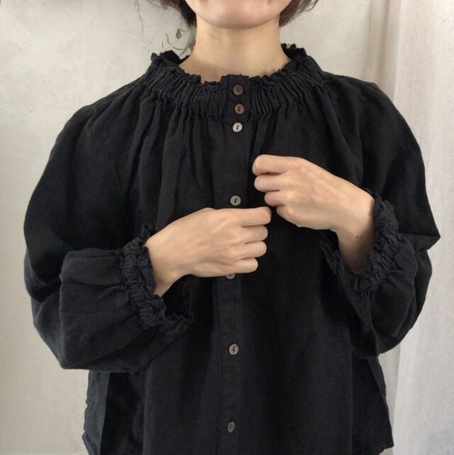 リネン ギャザー ボリューム ブラウス 〈black〉の画像1枚目