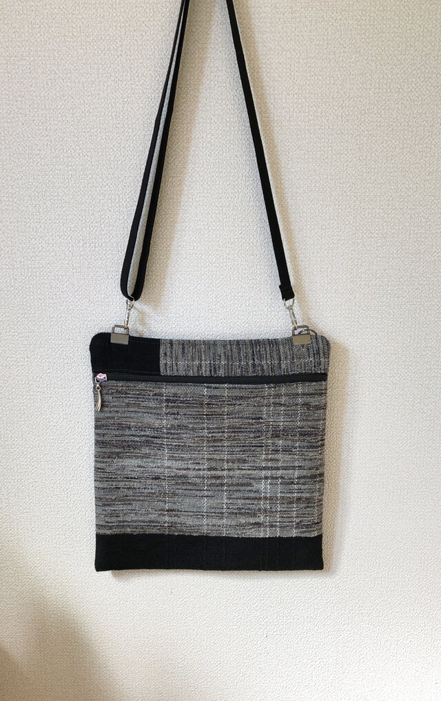 裂き織り　フラットなポシェット（サコッシュ）