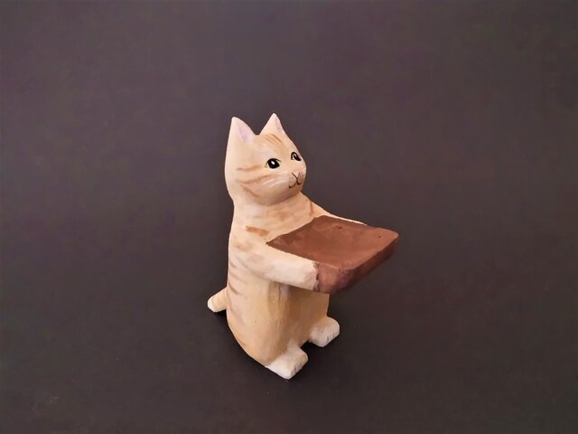 木彫りの猫の置き物 - 置物