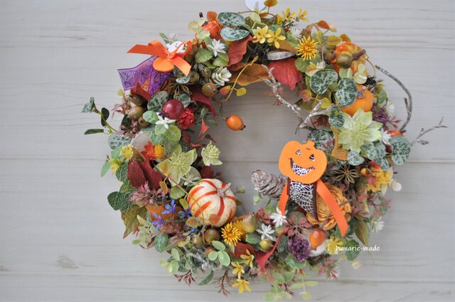 パンプキン＆木の実たくさんの　オレンジハロウィン造花リース 玄関に飾って楽しむハロウィン ハロウィンリース ゴーストと