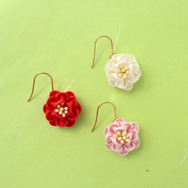 ピアス つまみ細工 桜椿 | iichi 日々の暮らしを心地よくする