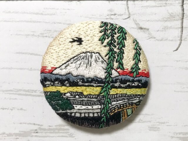 手刺繍浮世絵ブローチ*歌川広重「名所江戸百景 八ツ見のはし」よりの画像1枚目