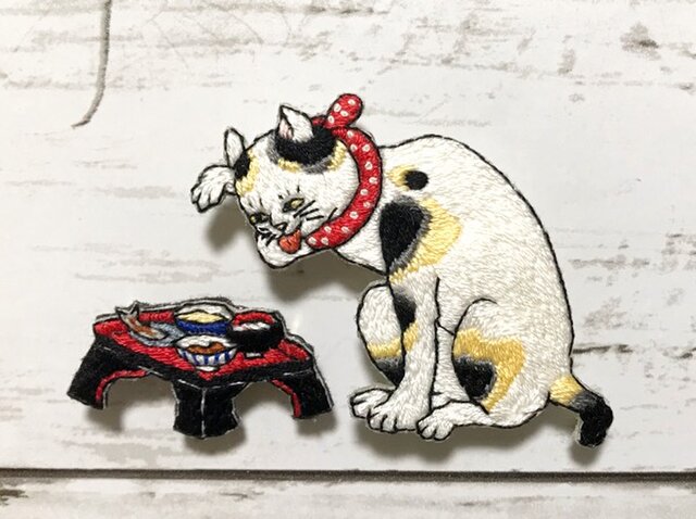 手刺繍浮世絵ブローチ*歌川国芳「たとえ尽の内 」より猫舌の画像1枚目