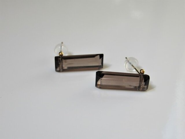 再出品***14Kgf 宝石質 スモーキークオーツ longレクタングルファセットカット スタッドピアス/ノンホールピアスの画像1枚目