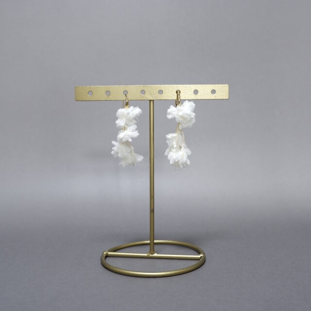 "白い実" ピアスorイヤリング