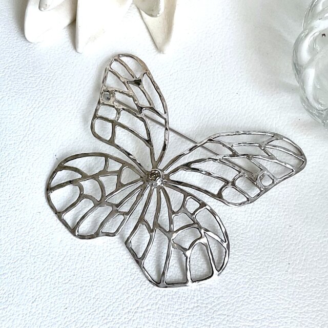 ブラウンダイヤモンドとシルバーのブローチ・レースの羽音