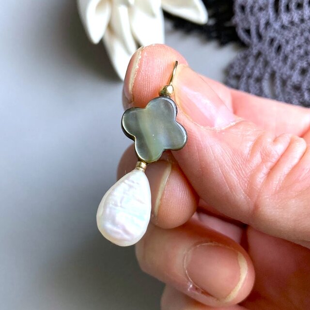 黒蝶貝×淡水真珠のピアス＊フラワーモチーフ＊k14ゴールドフィルド