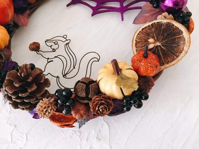 食いしん坊シマリスの蜘蛛の巣ハロウィンリース | iichi 日々の暮らし