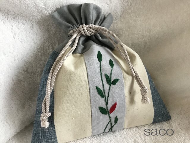 リーフ刺繍の巾着・ブルーグレーの画像1枚目