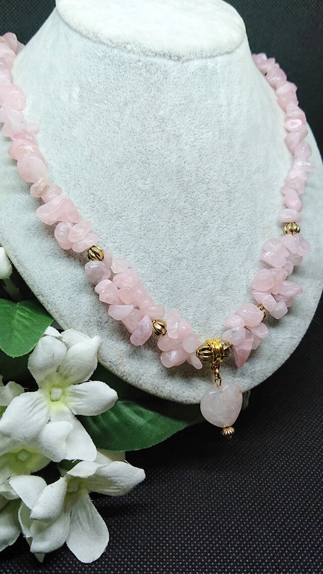 乙女椿 (ローズクォーツさざれのネックレス)の画像1枚目