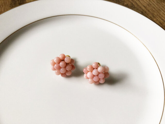 ピンクコモンオパールのFruitイヤリングの画像1枚目