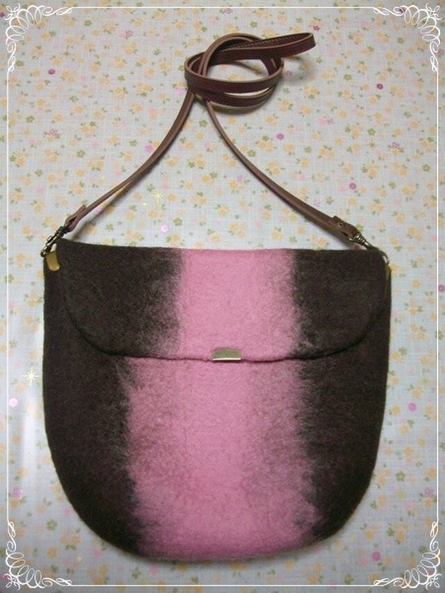 羊毛フェルト ショルダーバッグ(B&P)の画像1枚目