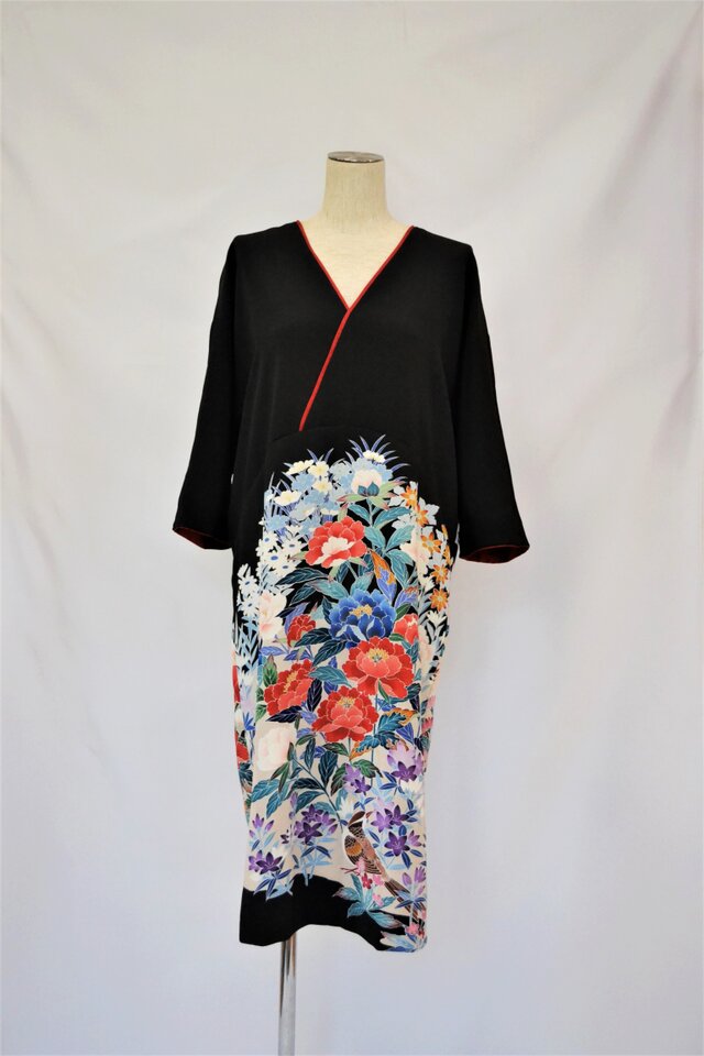 黒留袖コクーンワンピース：花と鳥／着物リメイク・２営業日以内発送・国内送料無料 ／ 1909d10