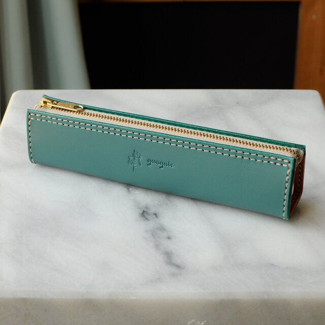 スタンダードなファスナーペンケース　ハーフサイズ