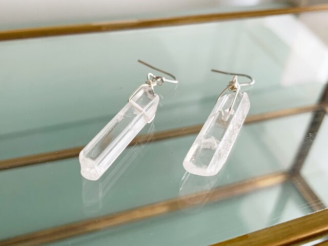 【4月の誕生石】水晶(クリスタルクォーツ)の氷柱ピアス/イヤリングの画像1枚目
