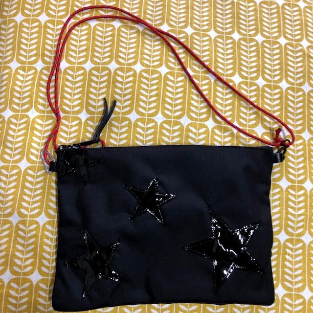 コーデュラナイロンのシンプルサコッシュ★いっぱいアップリケ黒