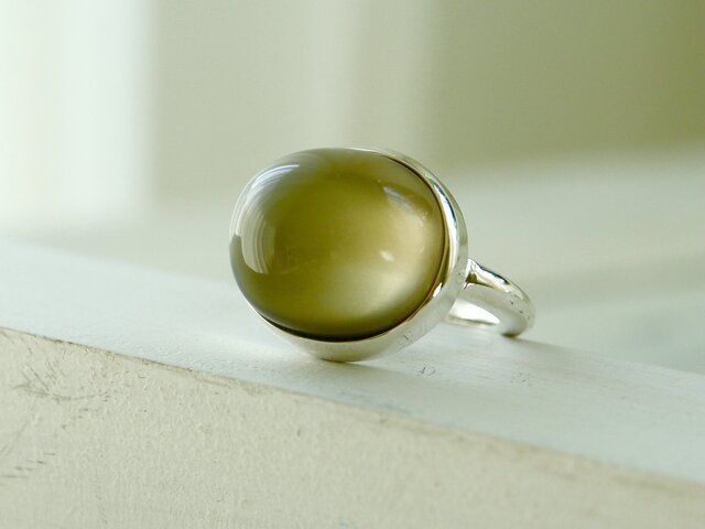 月兎のgreen moon stone ringの画像1枚目