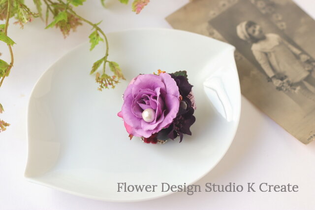 ラベンダーピンクの薔薇とダークパープルのお花のプチ ブローチ Iichi ハンドメイド クラフト作品 手仕事品の通販