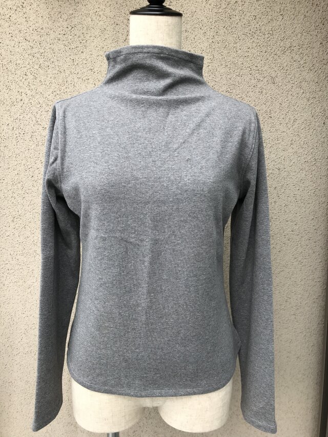 ハイネックTシャツの画像1枚目