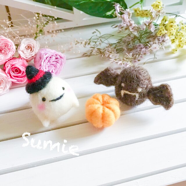 ☆羊毛フェルト☆ハロウィン まんまるおばけとコウモリの画像1枚目