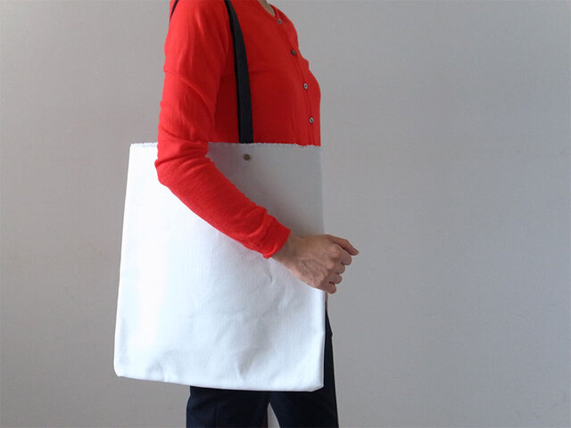 持ち手が取り外せて洗える! Flat Tote(M) - カレン クオイル -の画像1枚目