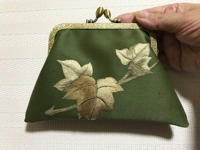 がまぐち・角型 抹茶色 ぶどうの葉 刺繍帯地の画像1枚目