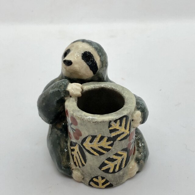 ☆高橋さまオーダー品☆陶のスタンド「ミツユビナマケモノ」 | iichi 