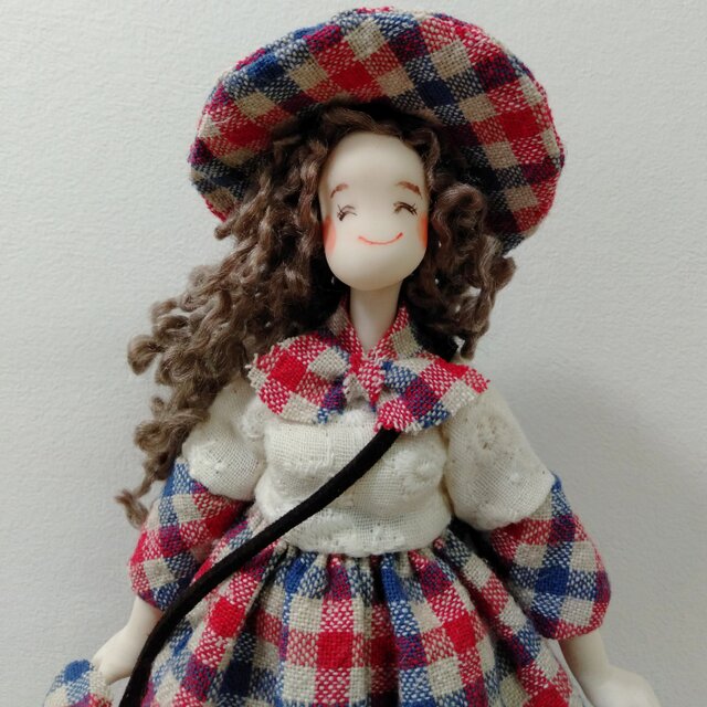 赤チェックの女の子の画像1枚目