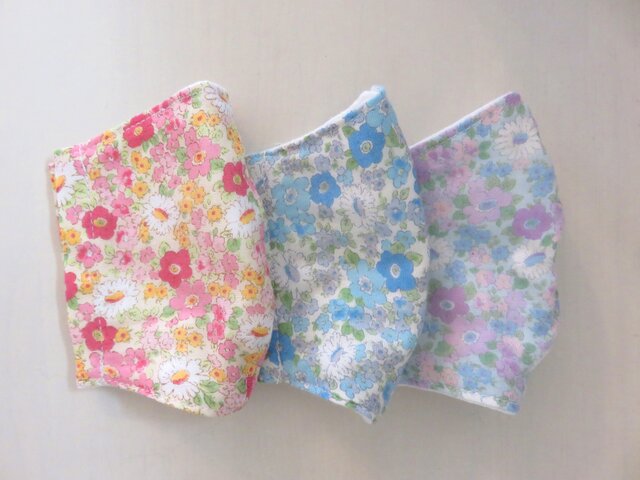 New*送料無料*大人用マスク3枚セット*YUWA小花柄の画像1枚目