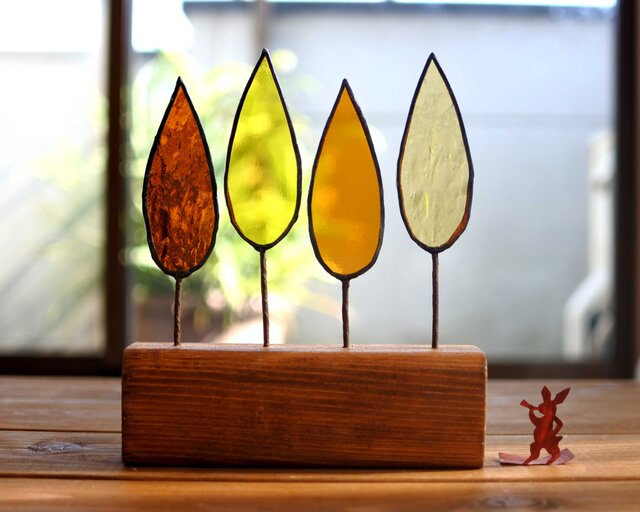 秋の森 ステンドグラスの森限定品 どんぐりのピンチ付きの画像1枚目