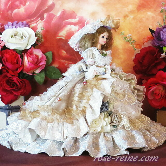 高貴なシャンパンゴールドのシャープな輝き 気品溢れるクリスタル