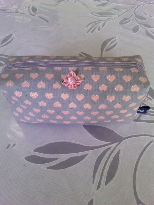 ピンクのハートポーチ