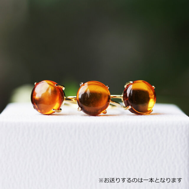 バルト海琥珀の10mmカボション爪留めリング ~Radmilaの画像1枚目