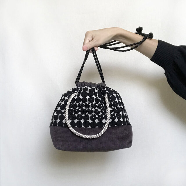 スモッキング刺繍2way巾着バッグ(ブラック×パープル)の画像1枚目