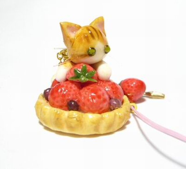 ☆猫柄・ミニチュア着物・猫・ミニチュアストラップ☆ にゃんこのしっぽ○いちごタルトのストラップ○猫○ミニチュア○茶とら