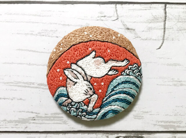 手刺繍浮世絵ブローチ*歌川芳艶「三芝居見立凧尽」よりの画像1枚目