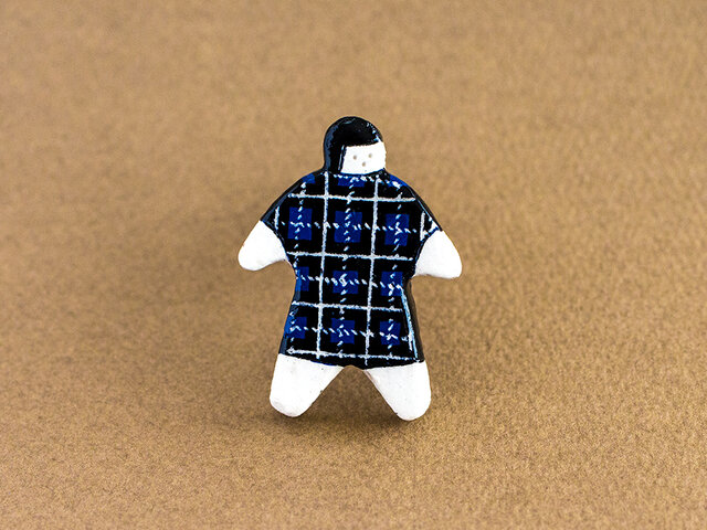 オヨヨちゃんブローチ(ロンドンガールに憧れて*ロイヤルブルー)【受注制作】の画像1枚目