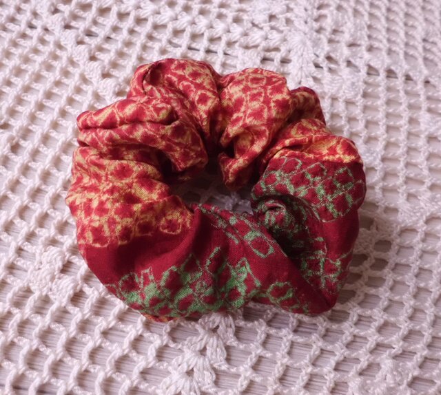 古布の小さなシュシュ・紅 花の画像1枚目