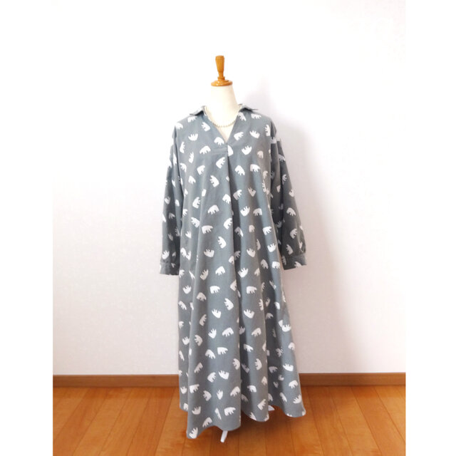 ネル起毛　シロクマのタックマキシワンピ