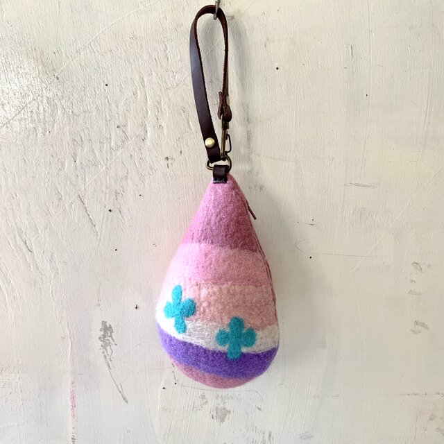 羊毛フェルトのカラフルしずくポーチ（ベビーピンク）