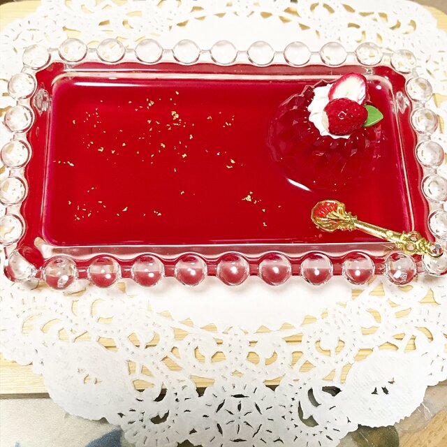 スプーン付き!いちごゼリーのアクセサリートレイの画像1枚目
