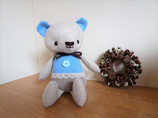 レトロナチュラルなリネンのくまちゃん*あおの画像1枚目