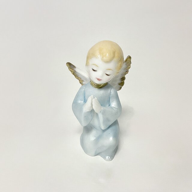 パールブルーの天使のフィギュリン
